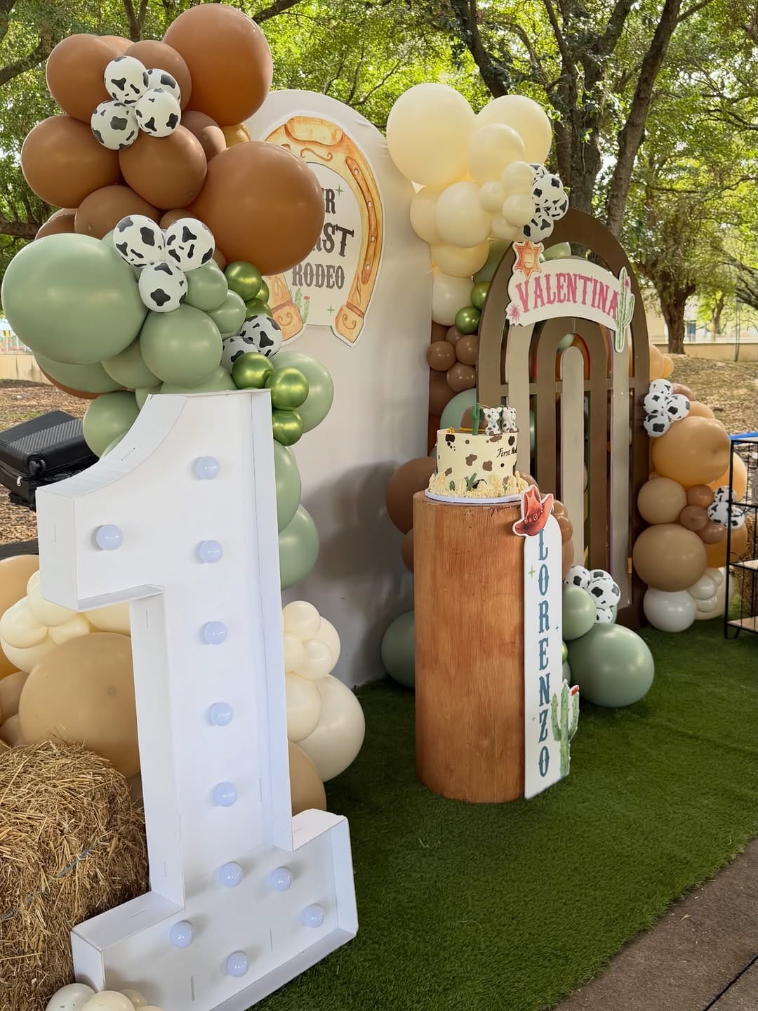 Post 9 by MSM Decor.  Events & balloons on Instagram (carousel)