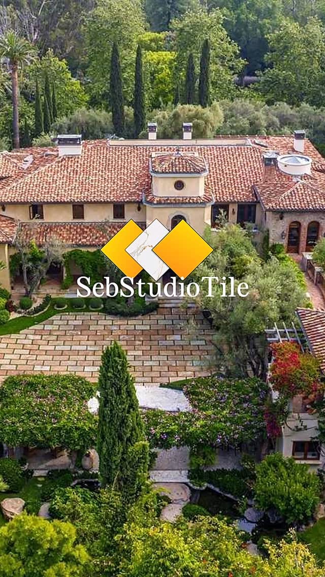 Post 2 by Sebastian on Instagram (video)