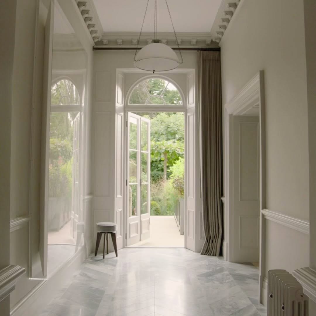Post 8 by Olivia Williams on Instagram (video)
