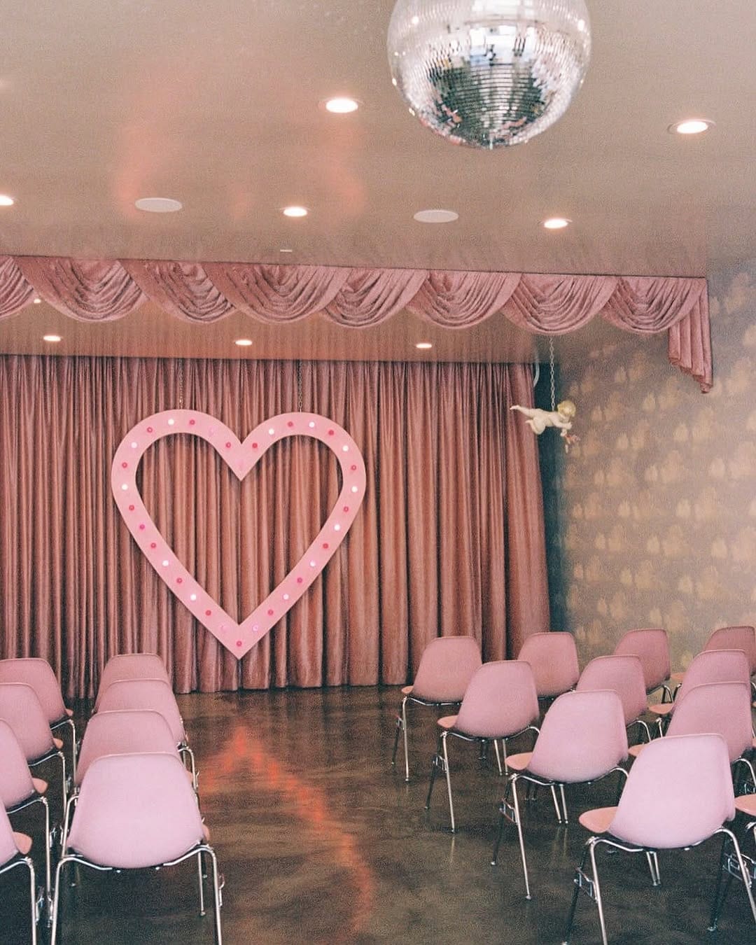 Post 10 by Sure Thing Wedding Chapel on Instagram (image)