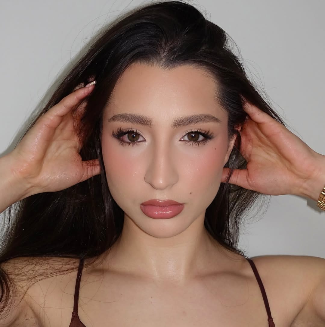 Post 9 by Anna Rae | Newcastle upon Tyne/ UK based makeup artist 🇬🇧 on Instagram (carousel)