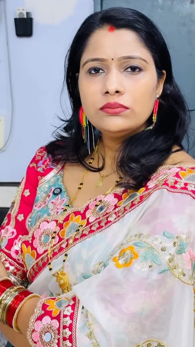 Post 3 by Deepika Shukla on Instagram (video)