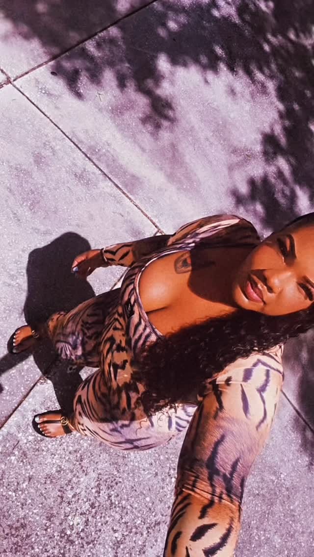 Post 3 by VICTORIA MINAJ on Instagram (video)