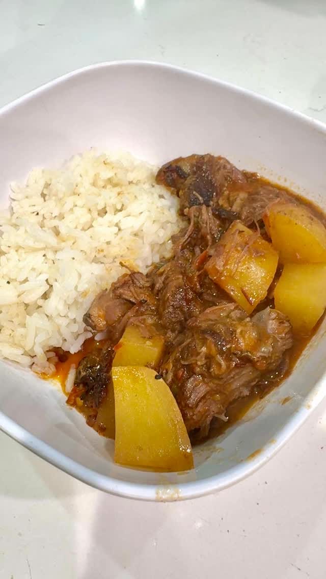 Post 2 by Elise •foodie on Instagram (video)