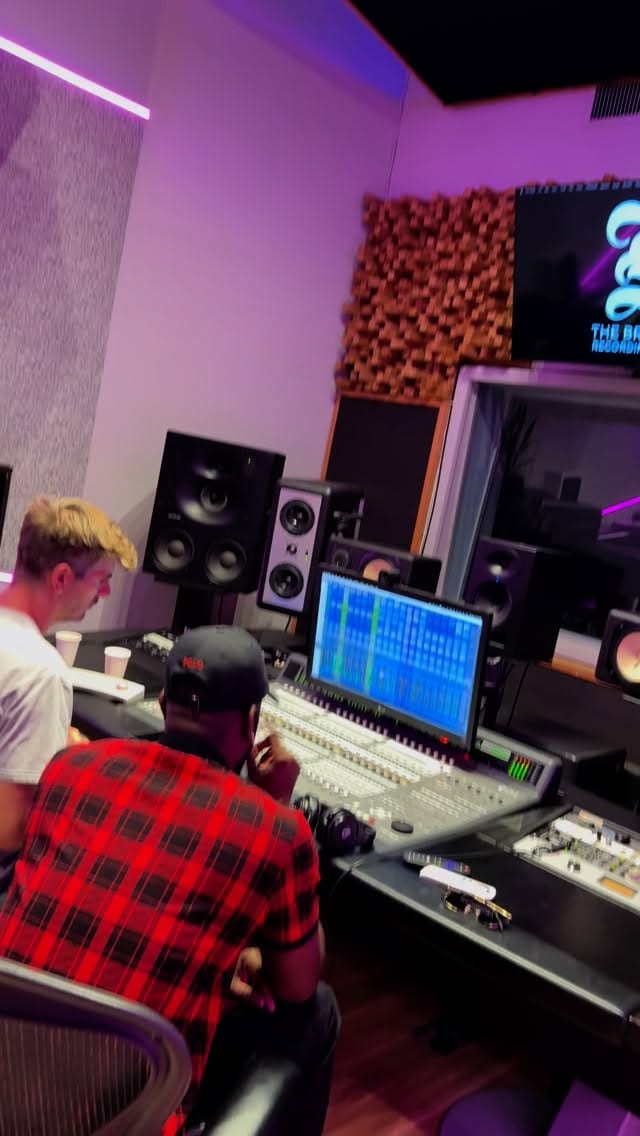 Post 5 by J Thuro on Instagram (video)