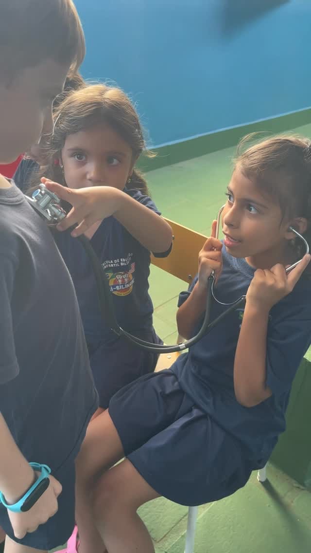 Post 7 by Escola Bi-Bilíngue on Instagram (video)