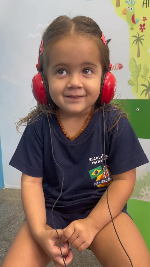 Post 3 by Escola Bi-Bilíngue on Instagram (video)