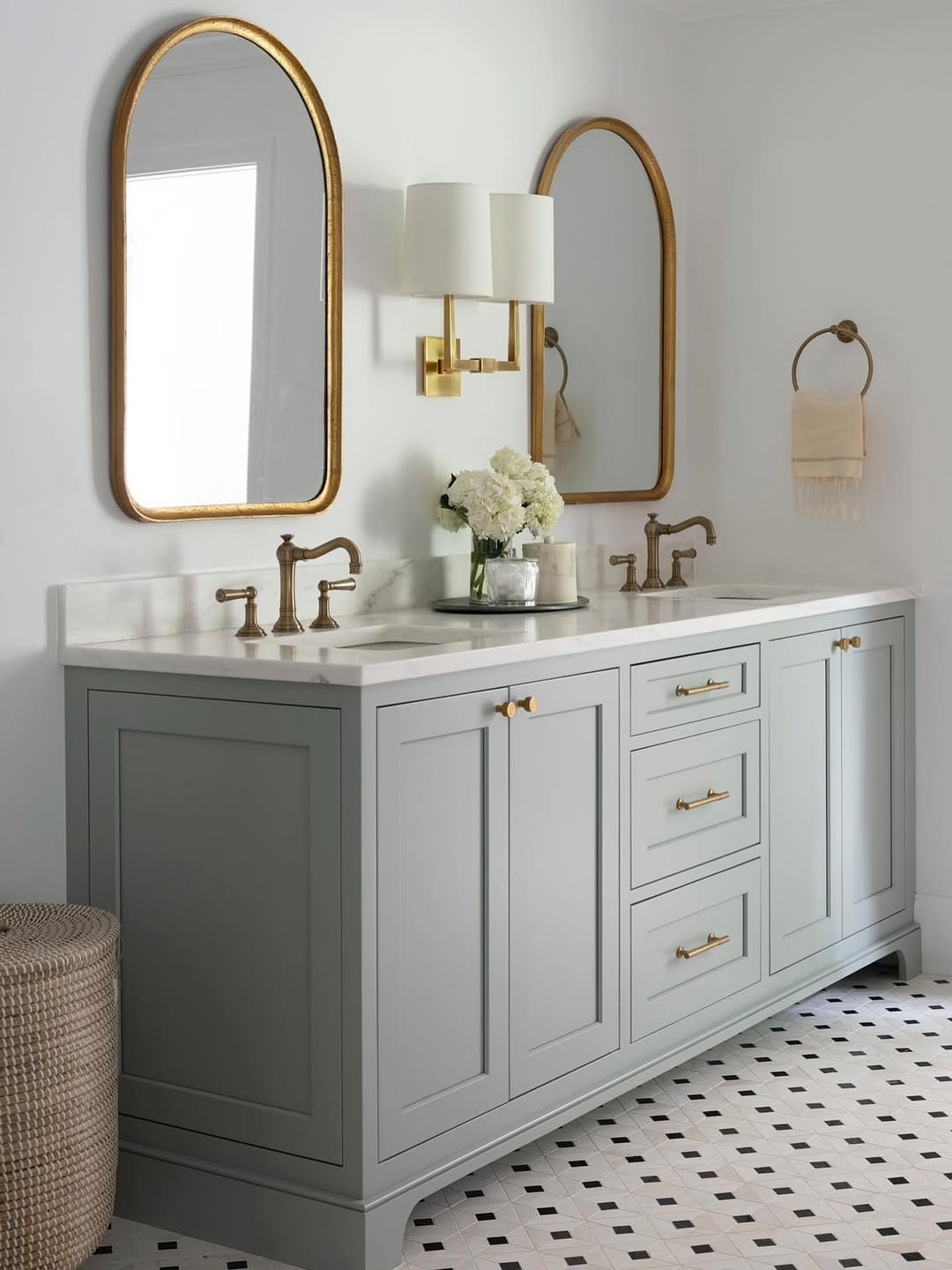 Post 4 by STEPHANIE GAMBLE INTERIORS on Instagram (carousel)