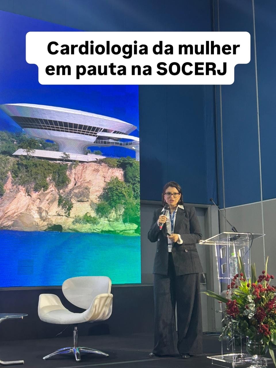 Post 8 by Dra Vanessa Malizia | Coração & Menopausa on Instagram (carousel)