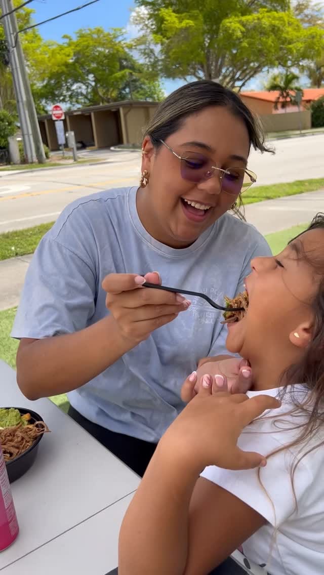 Post 2 by Lechona Truck Miami - Lechona Colombiana on Instagram (video)