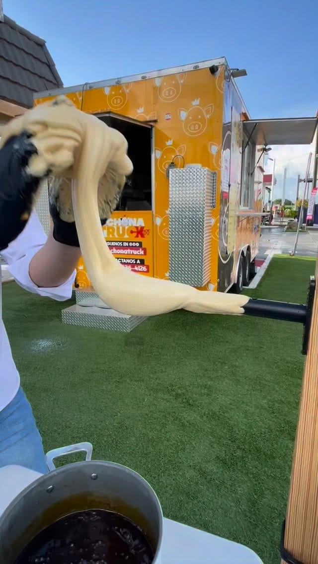 Post 5 by Lechona Truck Miami - Lechona Colombiana on Instagram (video)