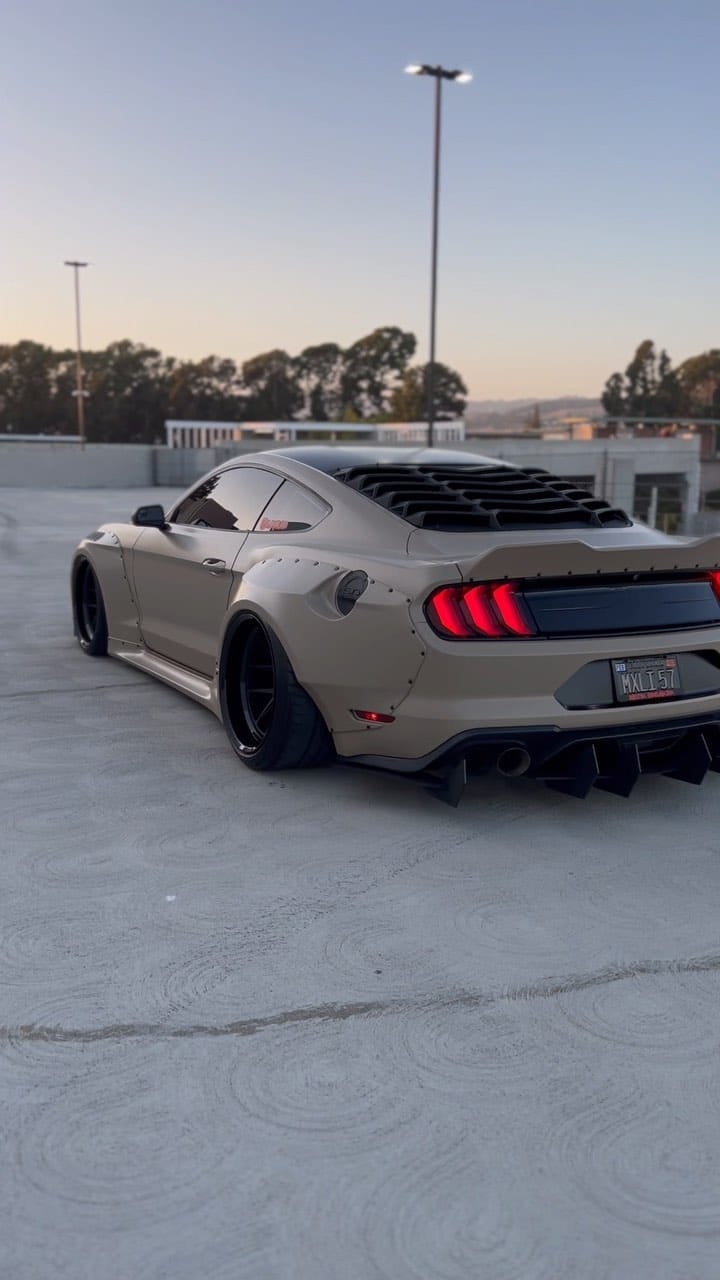 Post 5 by Javi - @treds_custom on Instagram (video)