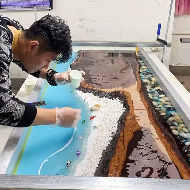 Post 4 by Epoxy Planet on Instagram (video)
