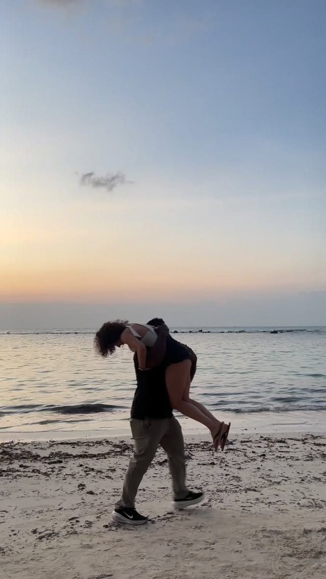 Post 1 by Dresmall on Instagram (video)
