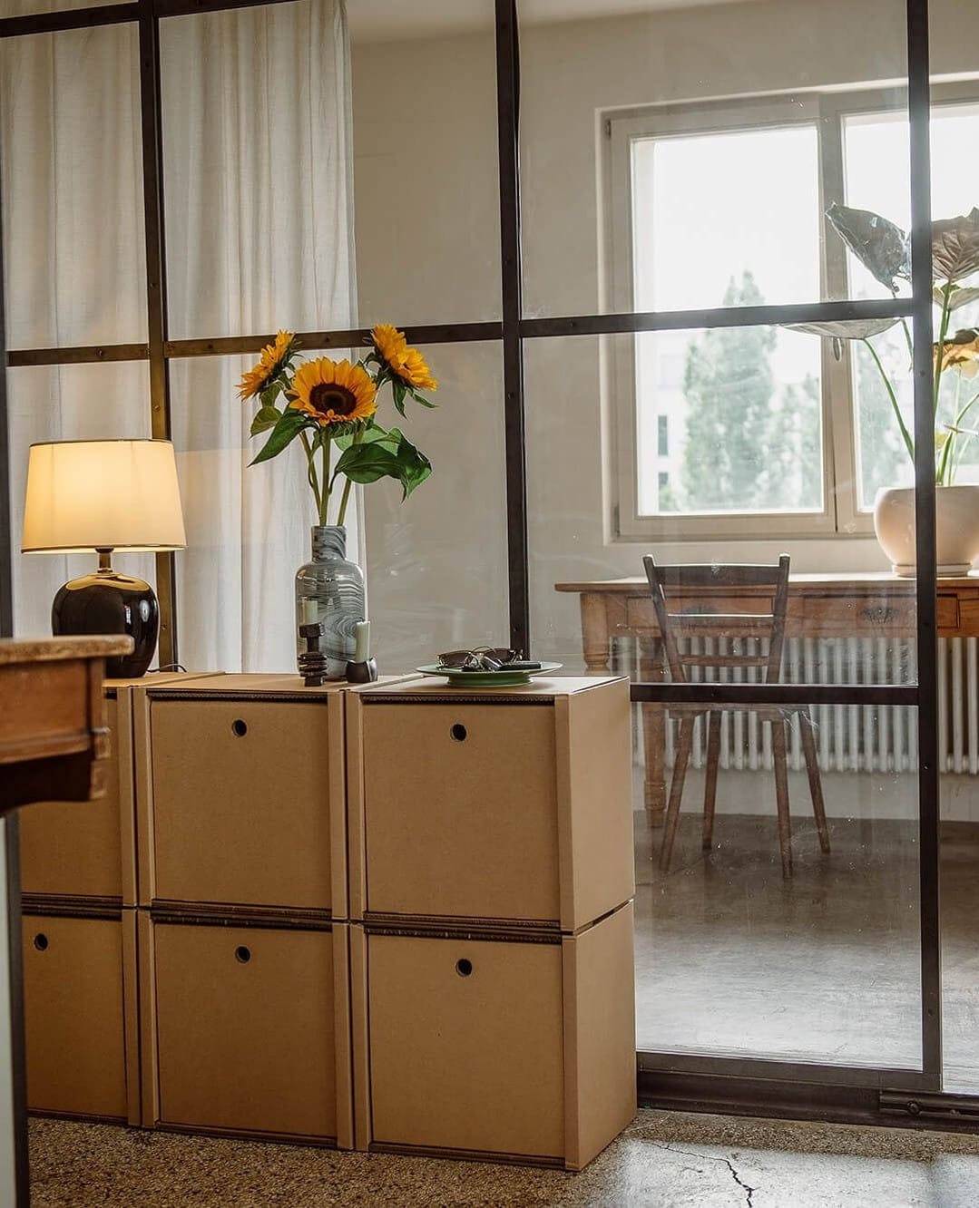Post 6 by ROOM IN A BOX France on Instagram (carousel)