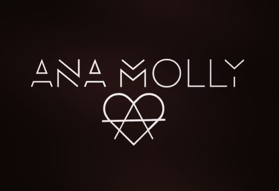 Post 10 by Ana Molly on Instagram (image)
