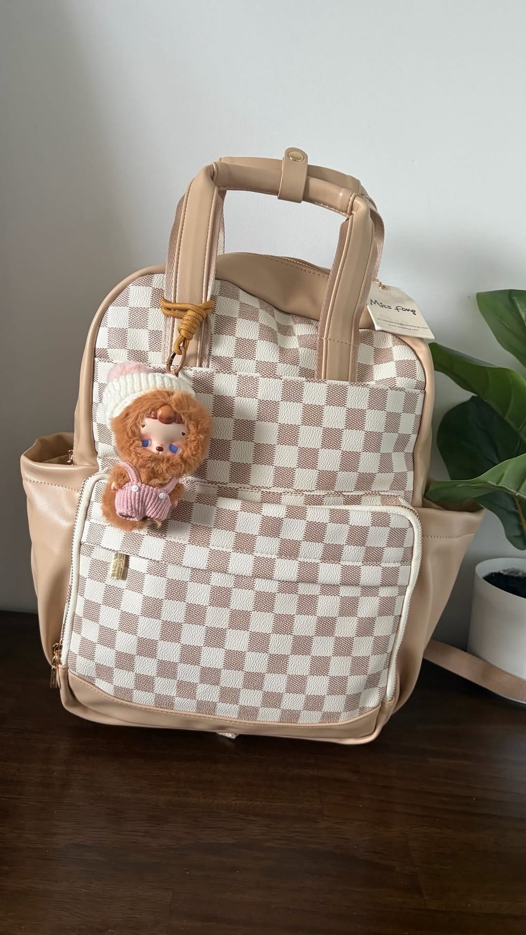 Post 6 by Sophia I on Instagram (video)