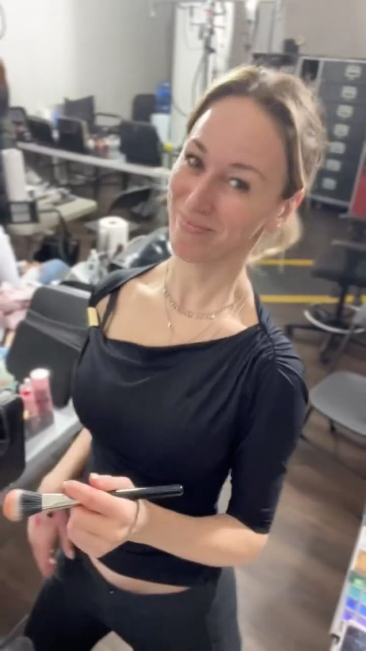 Post 5 by VALENTINA COSTA | Miami Hair + Makeup Artist on Instagram (video)