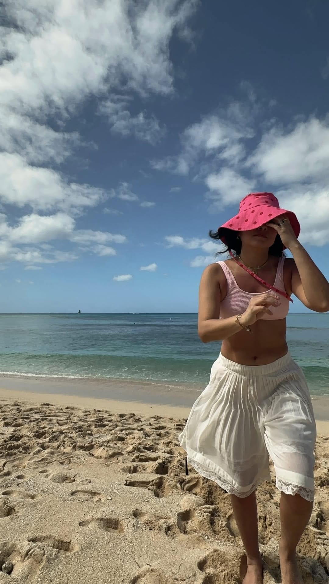 Post 1 by THALIA CONDO on Instagram (video)