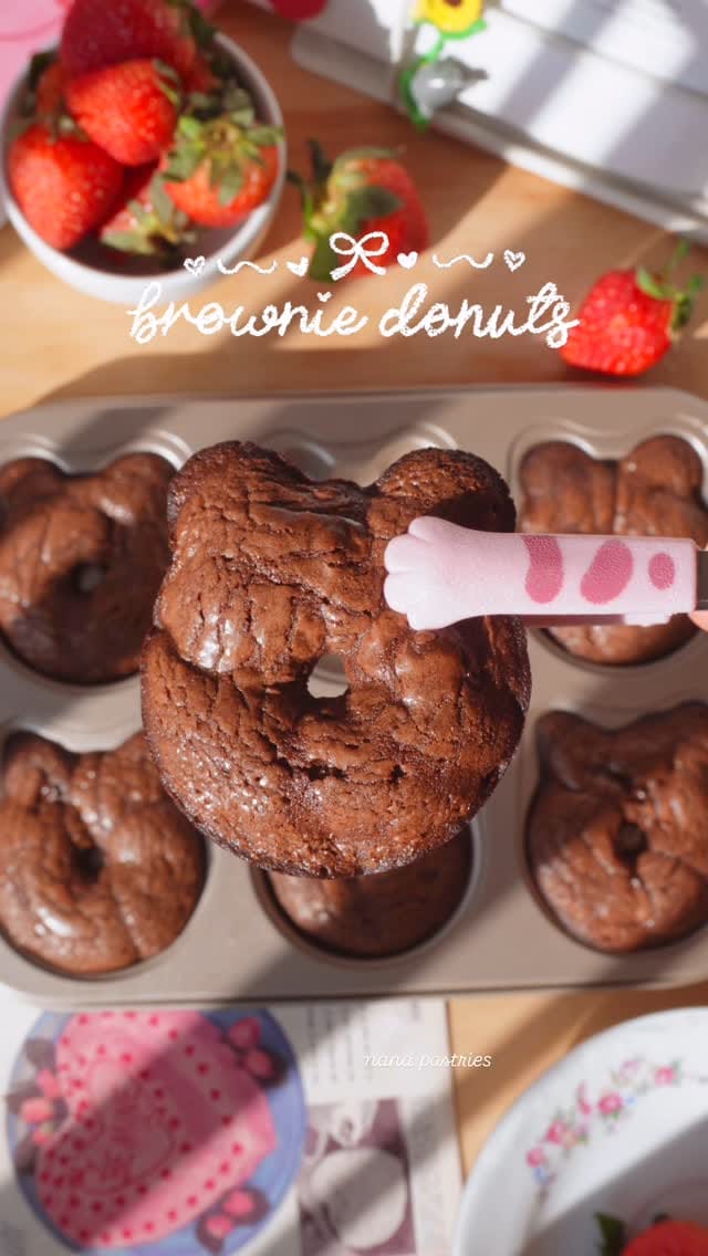 Post 5 by nana pastries on Instagram (video)