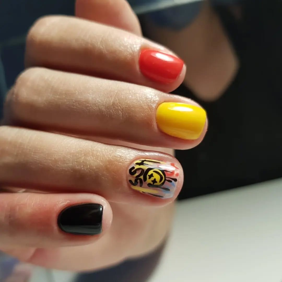 Post 9 by FER NEBOTT Nail Artist on Instagram (carousel)
