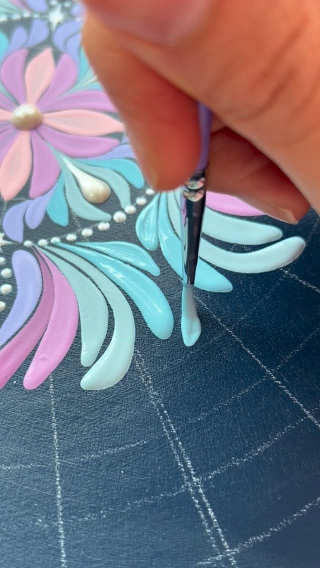 Post 5 by Tati Harumi | Floral Mandala & Meditative Art on Instagram (video)