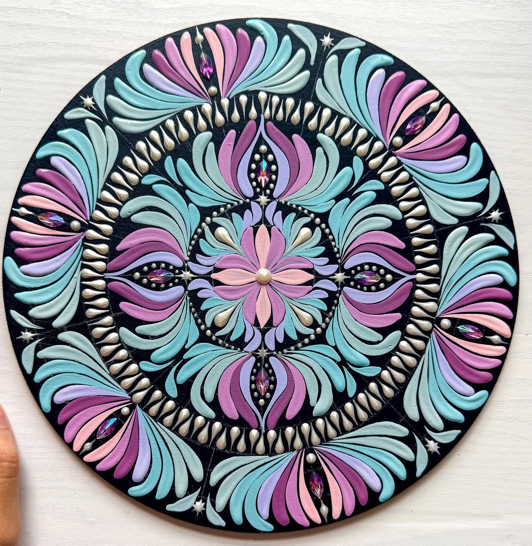 Post 7 by Tati Harumi | Floral Mandala & Meditative Art on Instagram (image)