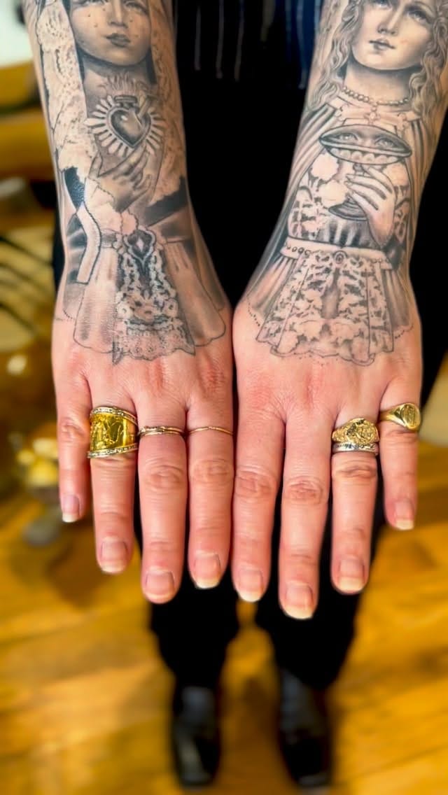 Post 1 by Rose Hardy / Tattoo Artist / Los Angeles on Instagram (video)