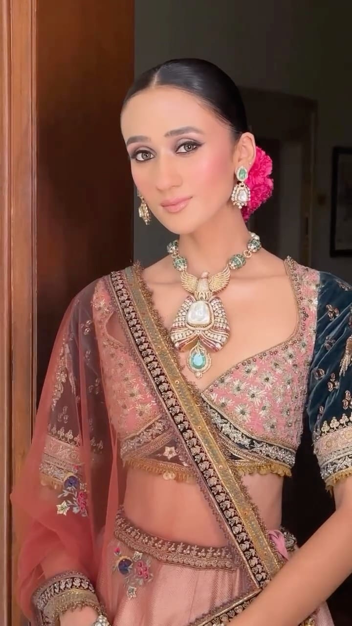 Post 4 by Nilofer Radiowala | Makeup on Instagram (video)