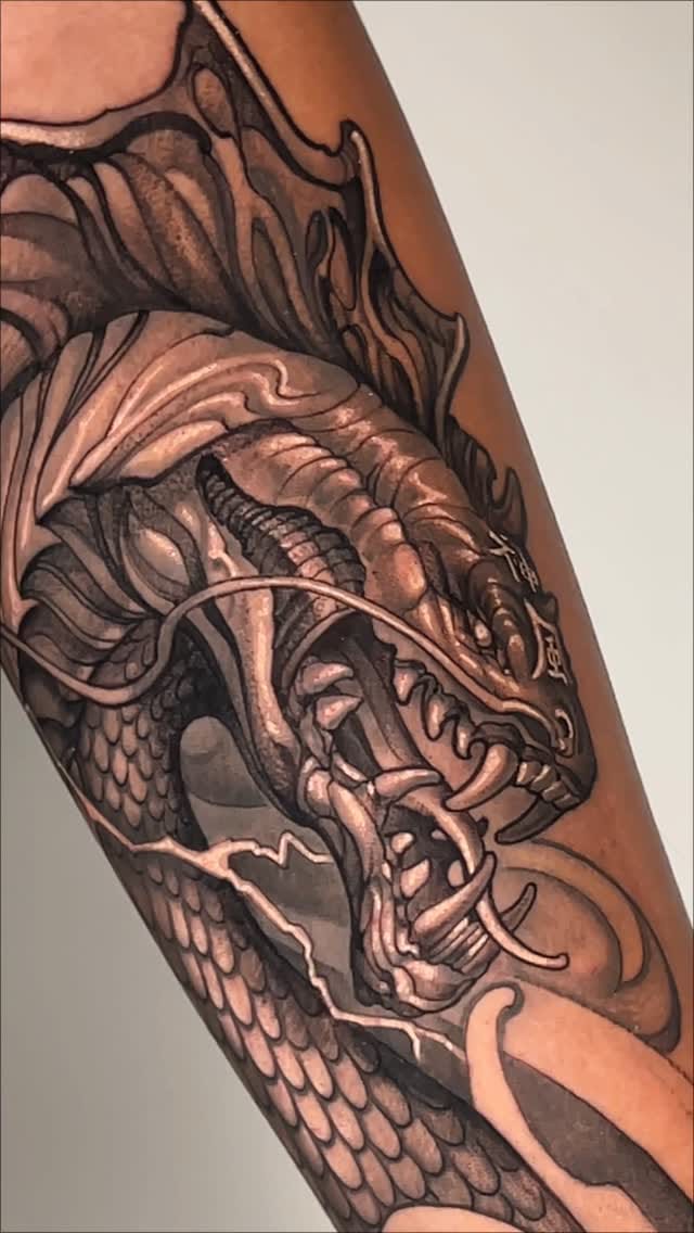 Post 2 by TATTOO LOS ANGELES | ROMAN ZAO on Instagram (video)