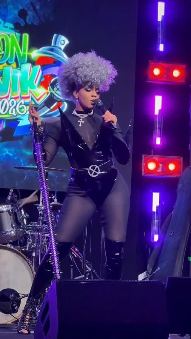 Post 6 by Élishia Sharie on Instagram (video)