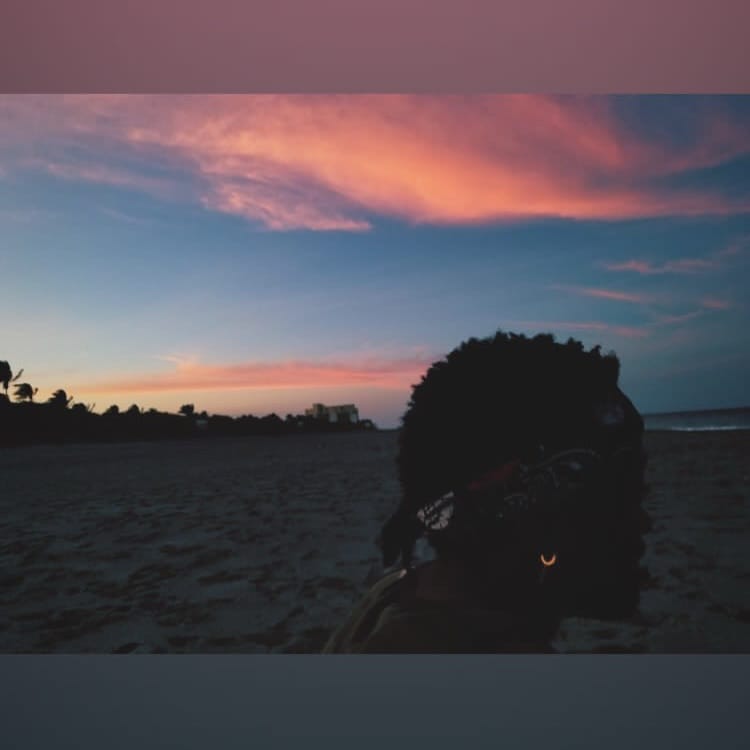 Post 5 by 𝓒𝓸𝓶𝓶𝓪𝓷𝓭𝓮𝓻 𝓩𝓪𝔂 🛸 💨 on Instagram (image)