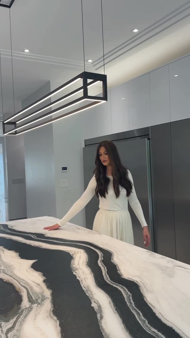 Post 2 by Mindy Lovi on Instagram (video)