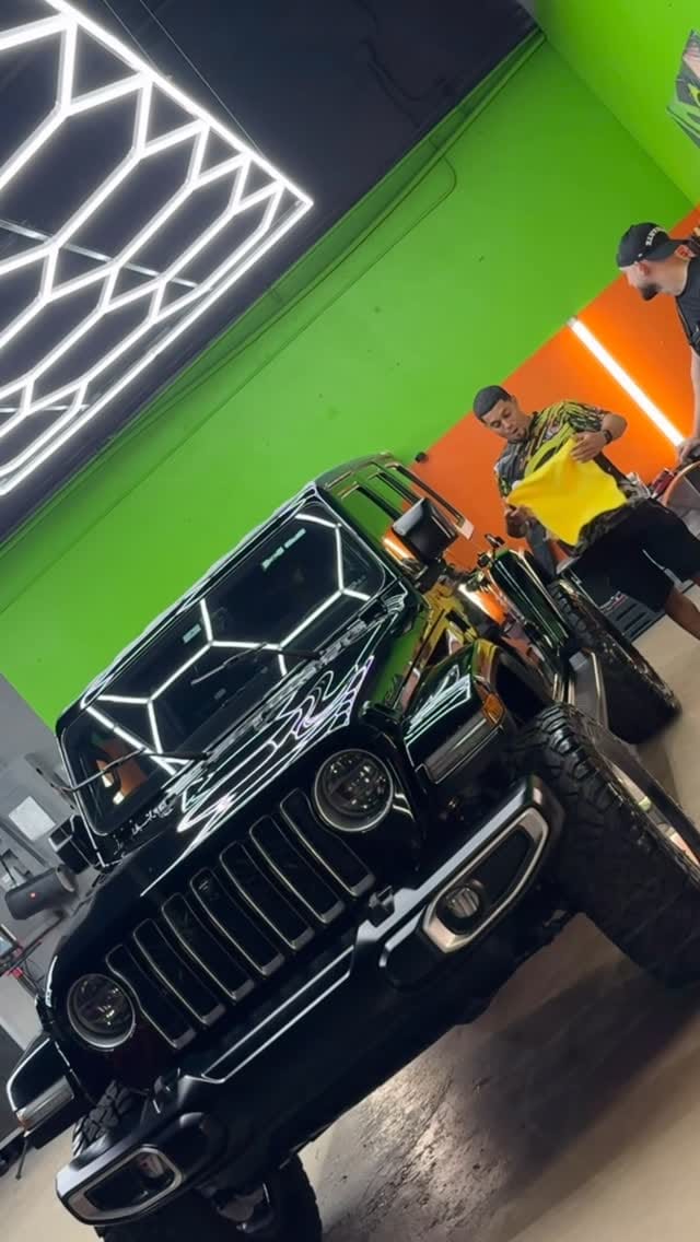 Post 7 by 🧡🔥Kniche Auto Detailing🔥🧡 on Instagram (video)
