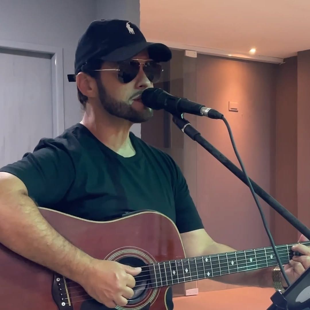 Post 3 by Nando Almeida on Instagram (video)
