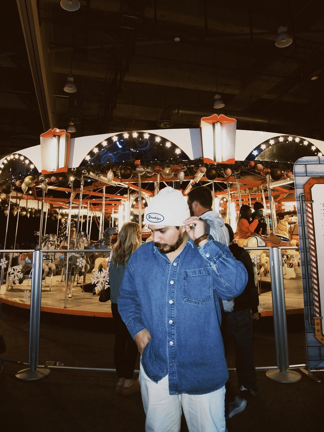 Post 4 by juliofavela on Instagram (carousel)