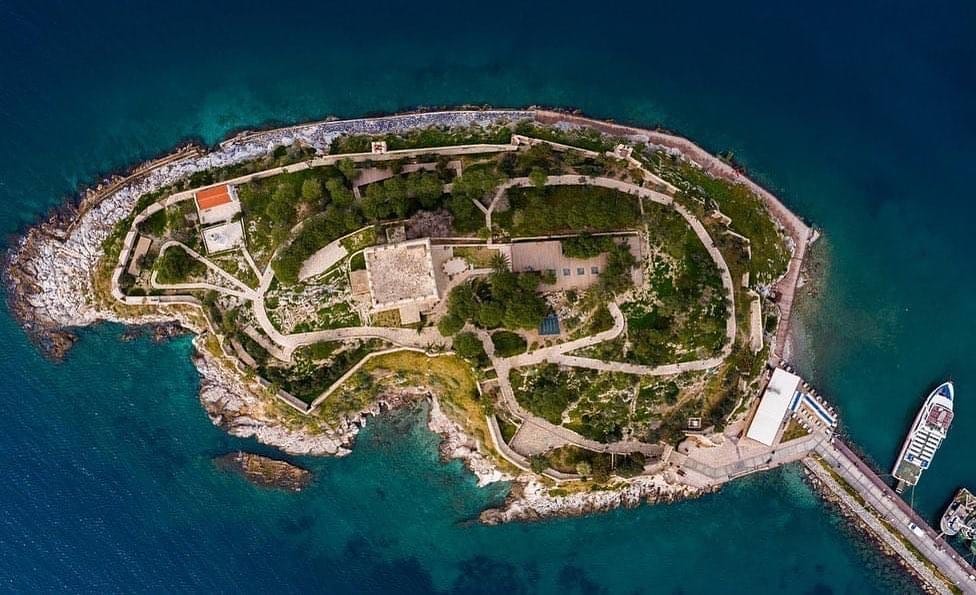 Post 4 by Kusadasi LIVE on Instagram (image)