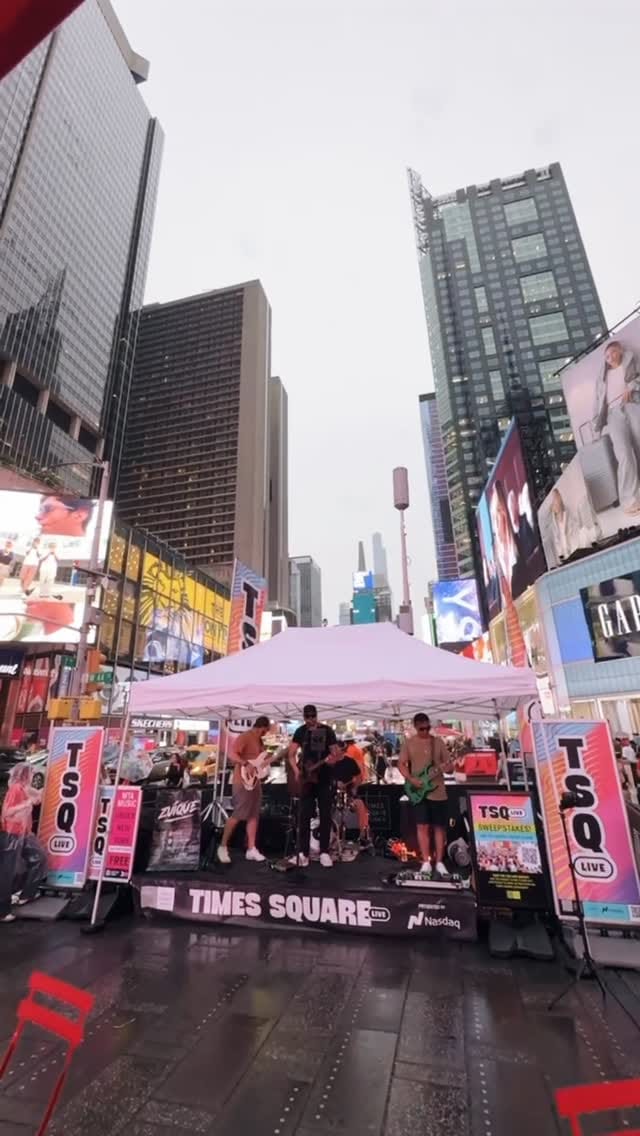 Post 2 by Zuíque on Instagram (video)