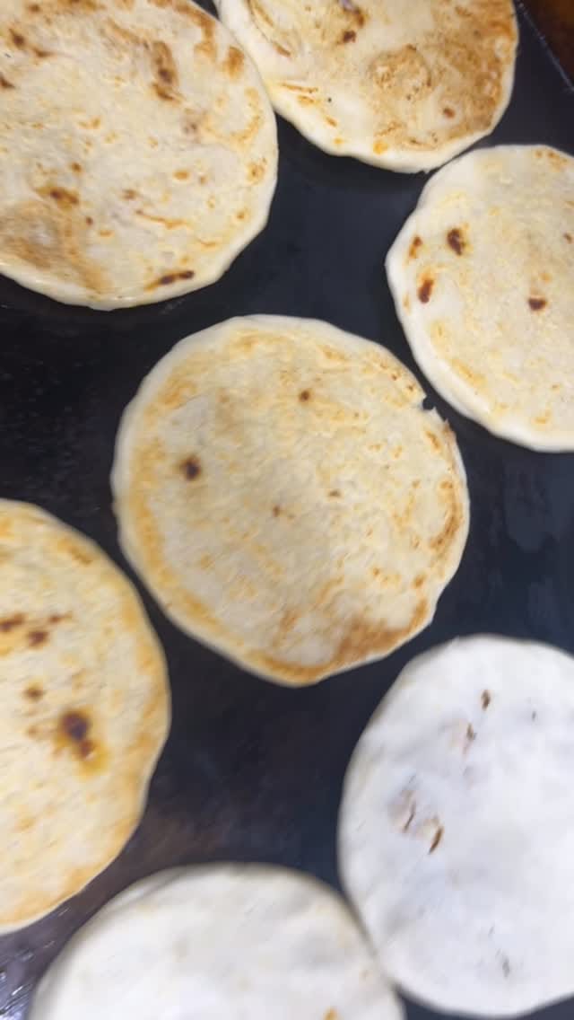 Post 7 by Maggie’s Sabor Salvadoreño 🇸🇻 on Instagram (video)