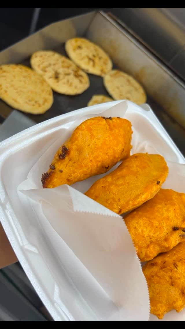 Post 4 by Maggie’s Sabor Salvadoreño 🇸🇻 on Instagram (video)