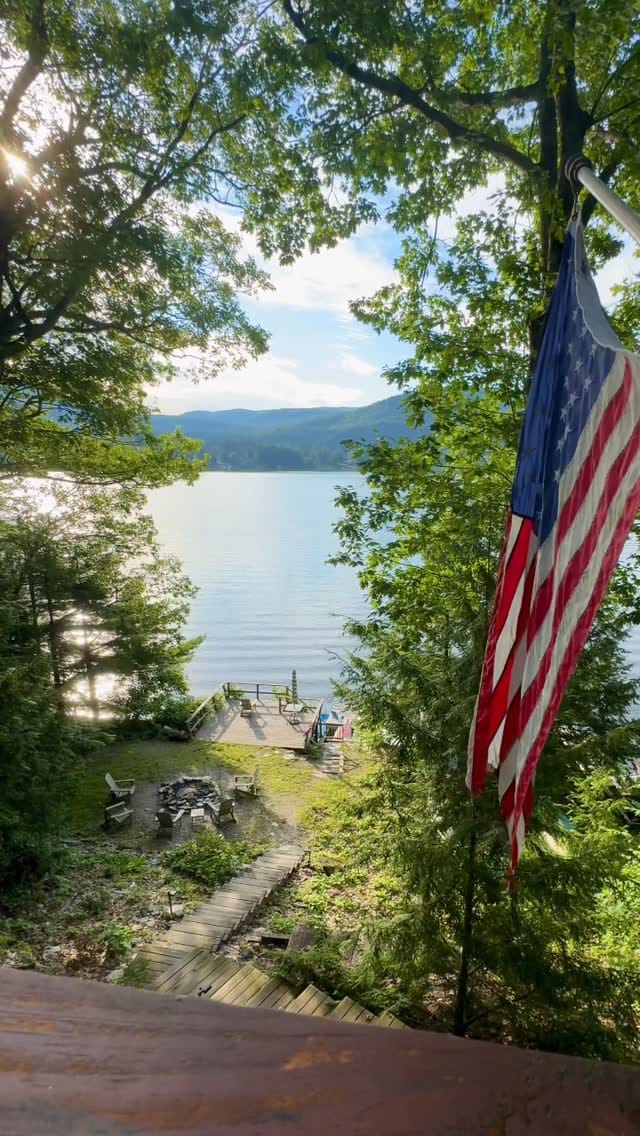 Post 5 by The Vermont Lakehouse on Instagram (video)