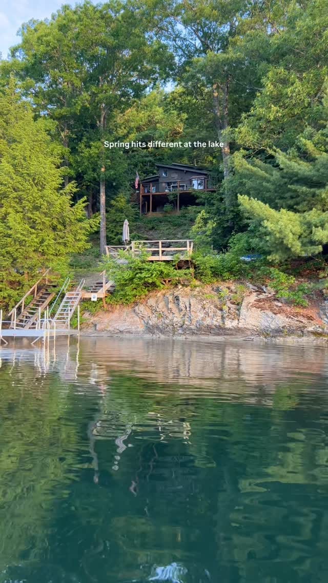 Post 3 by The Vermont Lakehouse on Instagram (video)