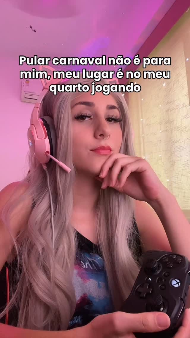 Post 10 by Camila Coutinho on Instagram (video)