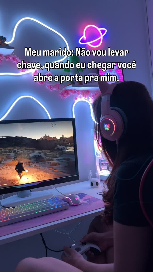 Post 7 by Camila Coutinho on Instagram (video)