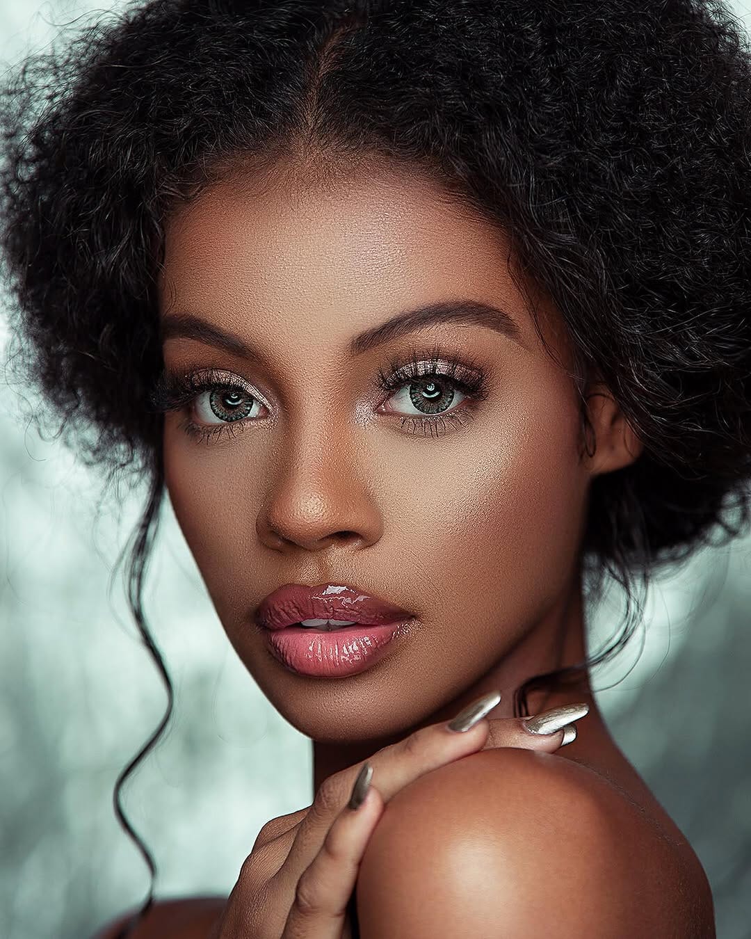 Post 10 by Tchiiz.com| photo and video services on Instagram (carousel)