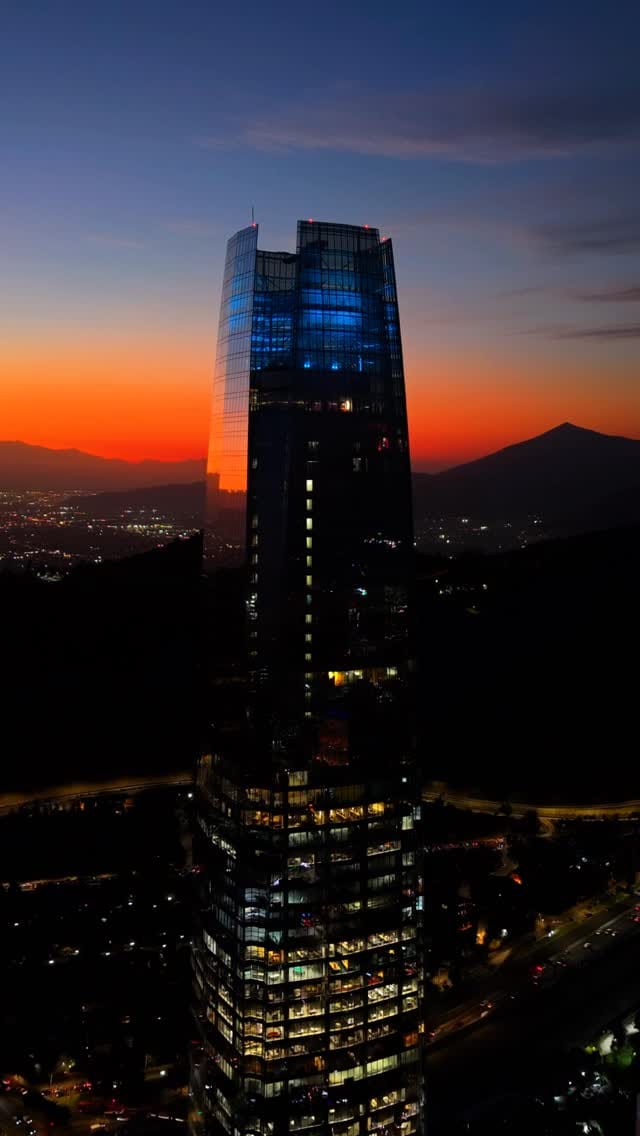 Post 8 by Santiago.deChile on Instagram (video)