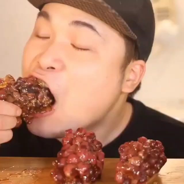 Post 7 by FOOD PHOTOS & MUKBANG VIDEOS on Instagram (video)