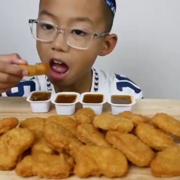 Post 4 by FOOD PHOTOS & MUKBANG VIDEOS on Instagram (video)