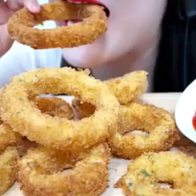 Post 6 by FOOD PHOTOS & MUKBANG VIDEOS on Instagram (video)