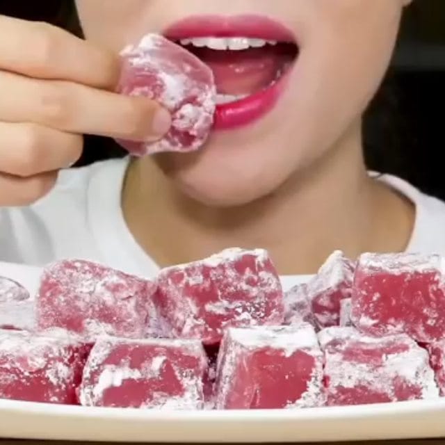 Post 5 by FOOD PHOTOS & MUKBANG VIDEOS on Instagram (video)